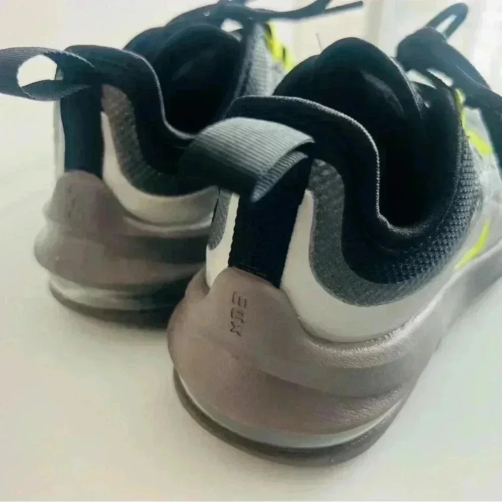 NIKE AIR MAX AXIS GS BLACK / GREEN GREY  KIDS RUNNING SHOES NEW